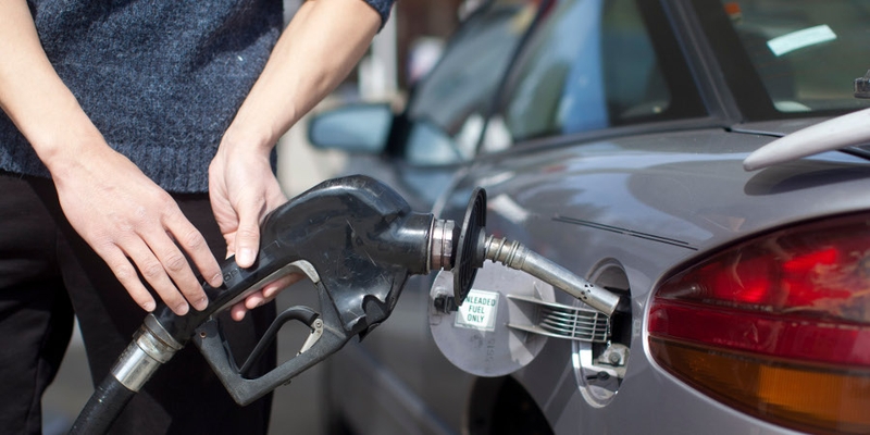 The price of energy products decreased by 24.3% in the year since April 2015