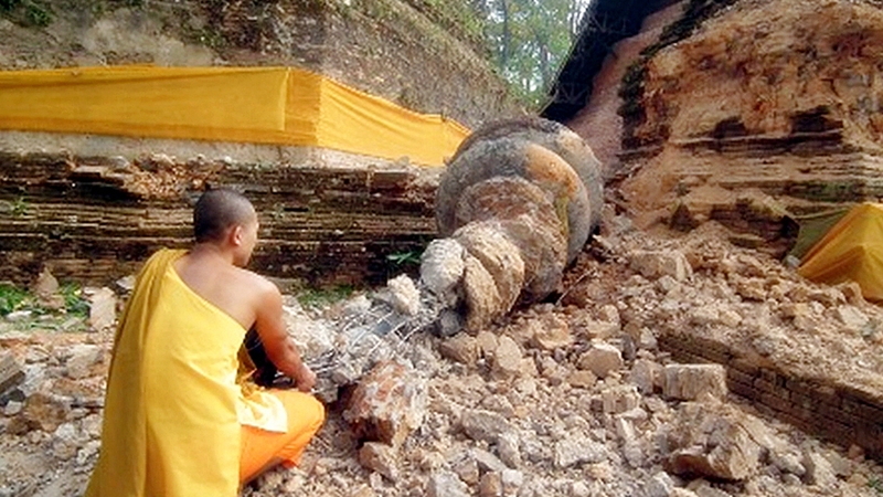 Thailand - Four pagodas in Chiang Saen damaged