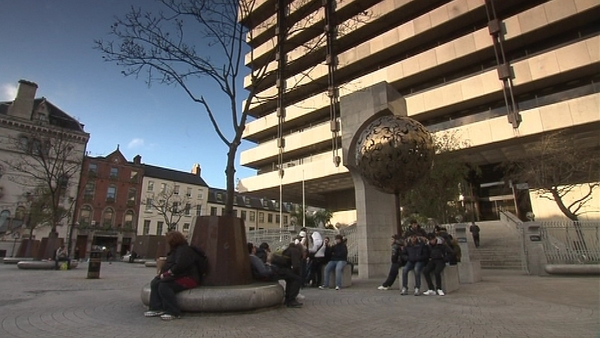 Banking crisis - 'Warnings modest and insufficient'