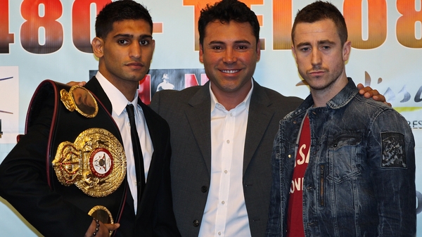 Golden boys - Amir Khan posing with Oscar de la Hoya and Paul McCloskey ahead of Saturday's fight in Manchester