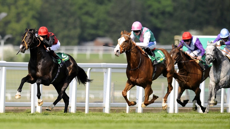 Dick Turpin - stretches clear of Cityscape in the Bet365 Mile