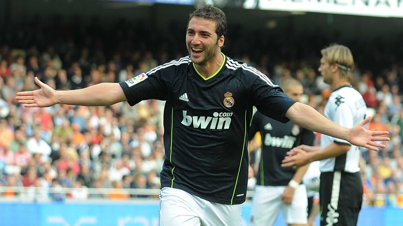 Gonzalo Higuain is set to join Napoli