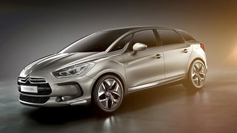DS5 is the first Citroën model to feature HYbrid4 diesel hybrid technology