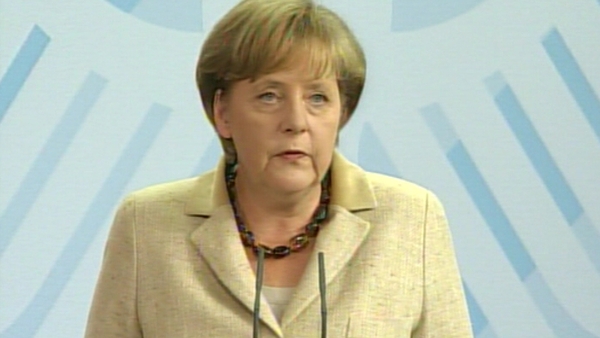 Merkel says priority is to stabilise euro zone "in its current form"