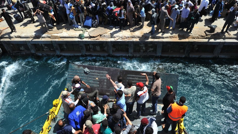 Misrata - Migrants and residents flee beseiged city