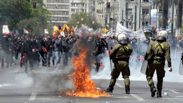 Athens - 20,000 protestors marched to parliament