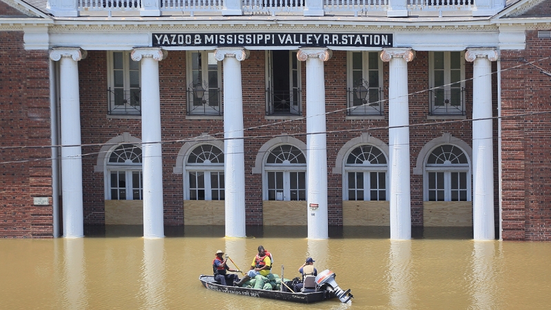 Mississippi river - Threatens towns and villages in Louisiana