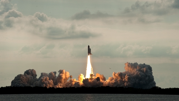 Endeavour - Successful launch at Kennedy Space Center in Florida