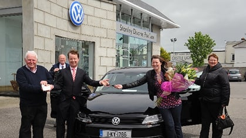 James (far left) and Rhona (second right) meet the new Volkswagen Jetta