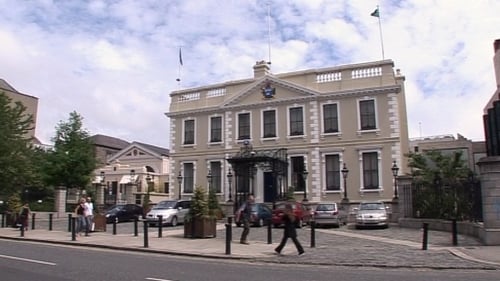 Mícheál Mac Donncha takes over as Lord Mayor from Brenda Carr