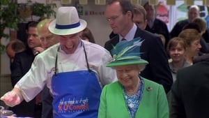 Fishmonger Pat O'Connell showed the queen his stall at the English Market in Cork