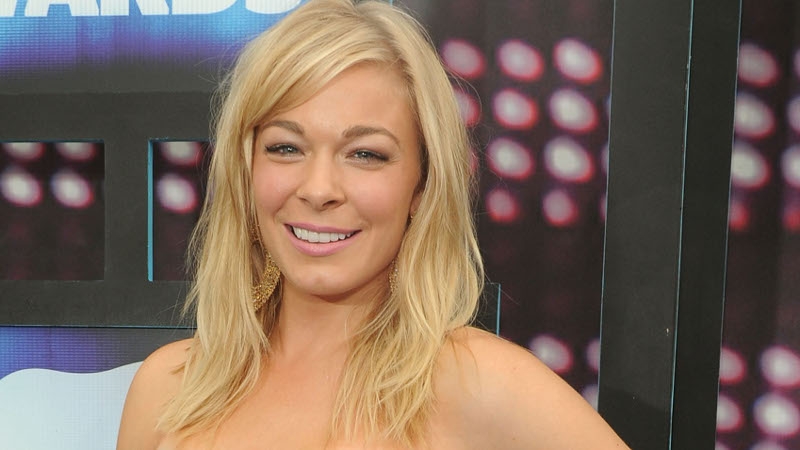 LeAnn Rimes defends her weight