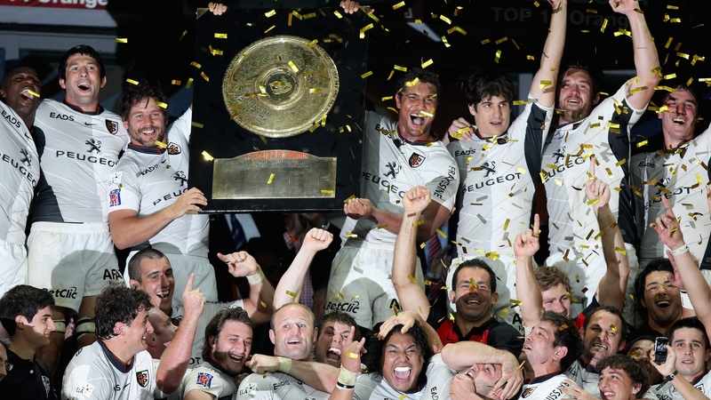 Toulouse - Lift the Bouclier de Brennus trophy