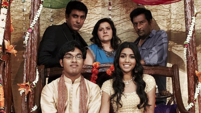 Trouble breaks out between Tamwar and Afia's families at the Mendhi