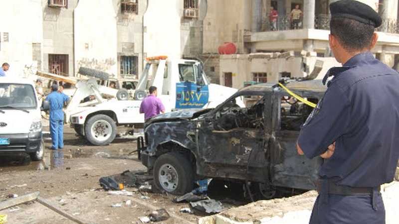 Basra - Explosion damaged or destroyed several vehicles