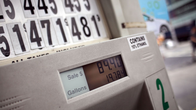 US petrol prices - Drop affects retail sales figures