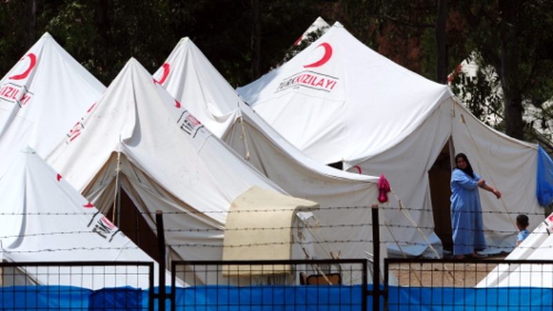Turkey - At least 8,500 Syrian refugees are in tented camps
