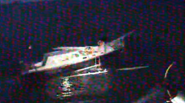 Yacht - Mast broken in collision
