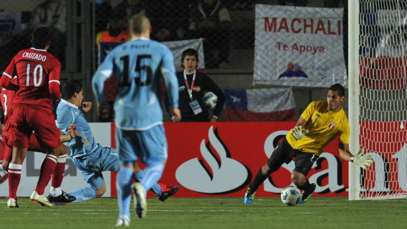 Uruguay's Luis Suarez slots the ball under Peru's Raul Fernandez to earn his side a draw in their Copa America opener