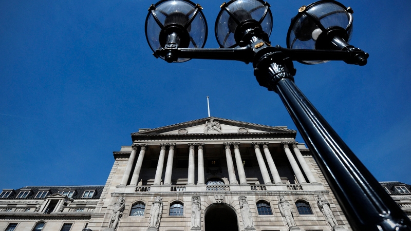 Bank of England keeps UK rates at 0.5%