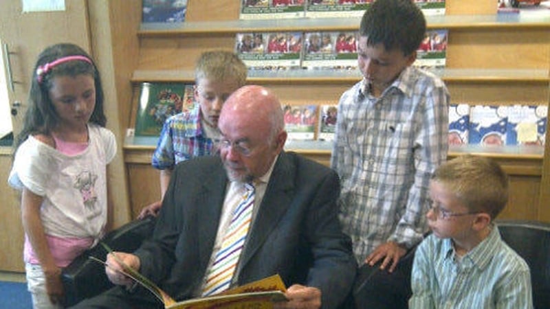 Literacy - Ruairi Quinn reads to children at this morning's launch