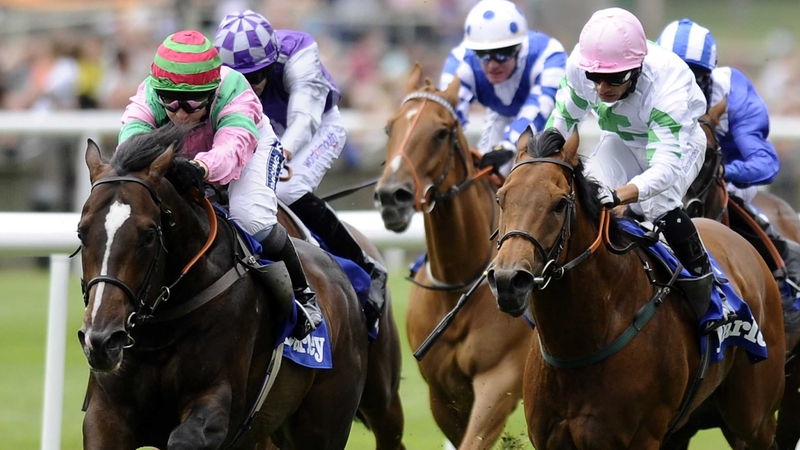 Dream Ahead (l) - Hayley Turner's mount leads eventual third Hitchens (r) in the July cup