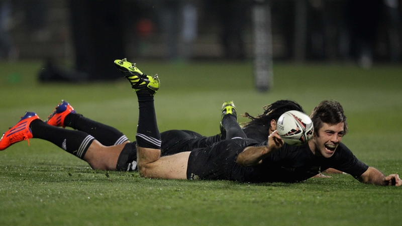 Conrad Smith - Touches down for New Zealand's fifth try