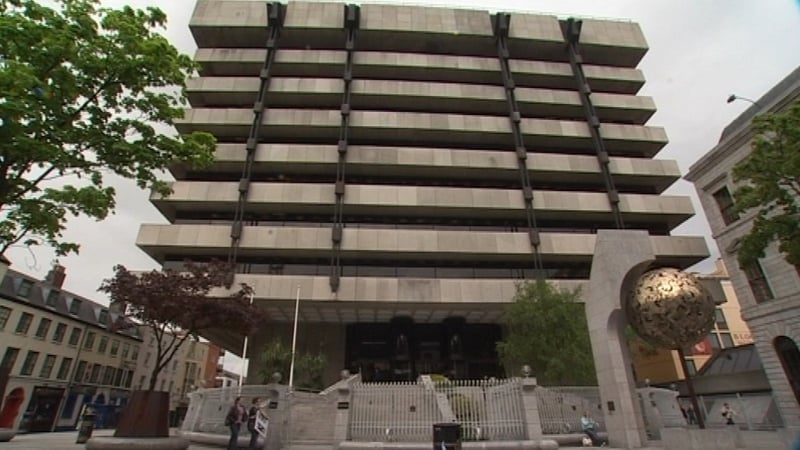 Central Bank figures show a decline in deposits and mortgages in the past year