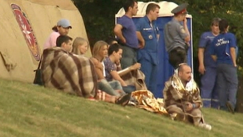 Moscow - Survivors watch the rescue operation