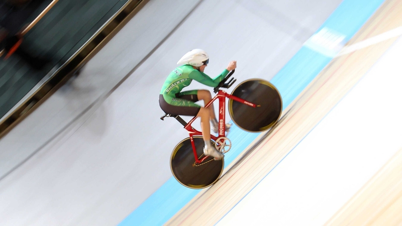 The pack clawed back Caroline Ryan in the dying stages of the scratch final