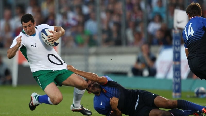 Rob Kearney - Is hauled down by David Marty