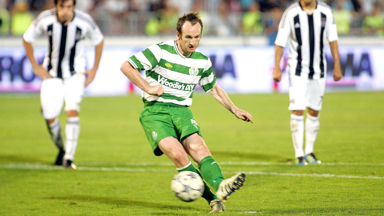 Stevie O'Donnell scoring against Belgrade