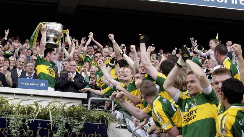 Declan O'Sullivan lifts Sam Maguire in 2007