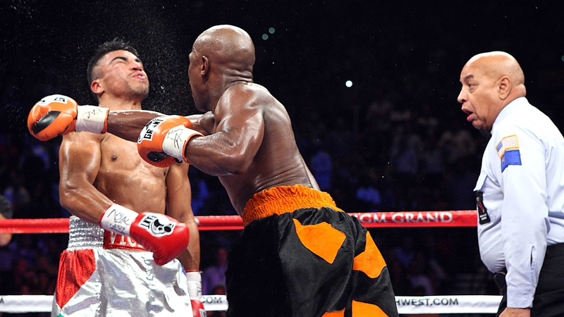 Floyd Mayweather downs Victor Ortiz