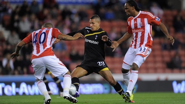 Wilson Palacios and Cameron Jerome of Stoke challenge Jake Livermore