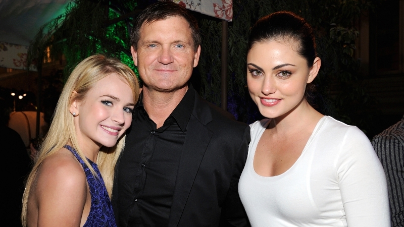 The Secret Circle - stars Britt Robertson and Phoebe Tonkin with writer Kevin Williamson