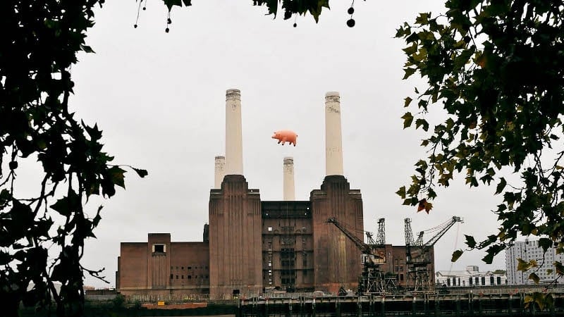 Pink Floyd pig sets sail over Battersea