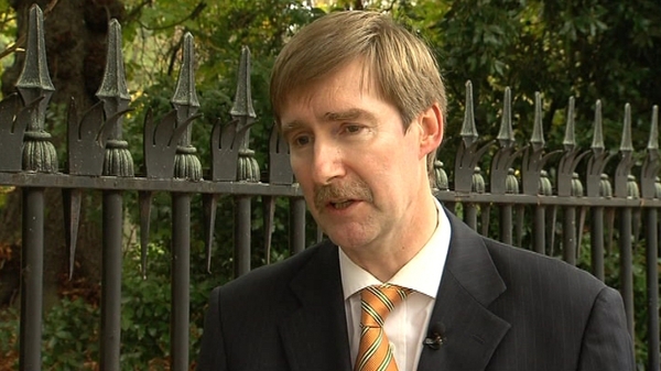 Law Society Director General Ken Murphy said that some solicitors were approaching people unsolicited on the steps of courthouses and in some instances, within court rooms