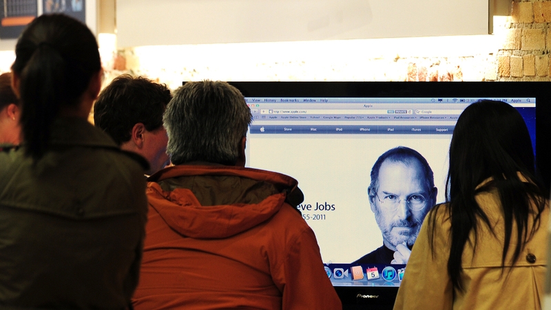 Tributes paid to Steve Jobs worldwide