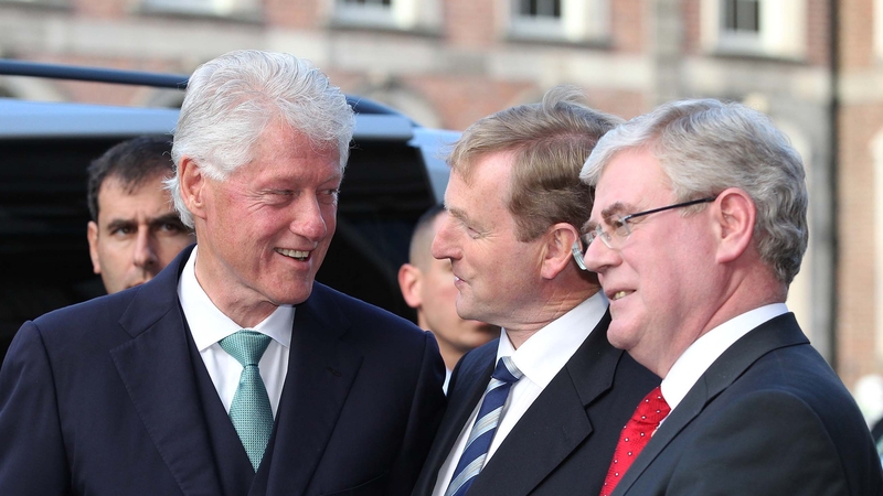Bill Clinton greeted by the Taoiseach and the Tánaiste