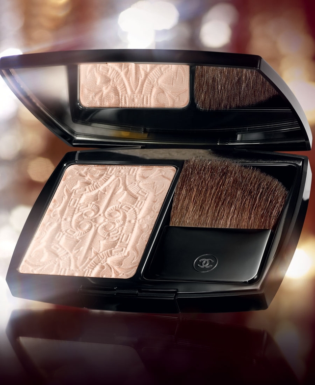 Lumière Sculptée Highlighting Powder, €55