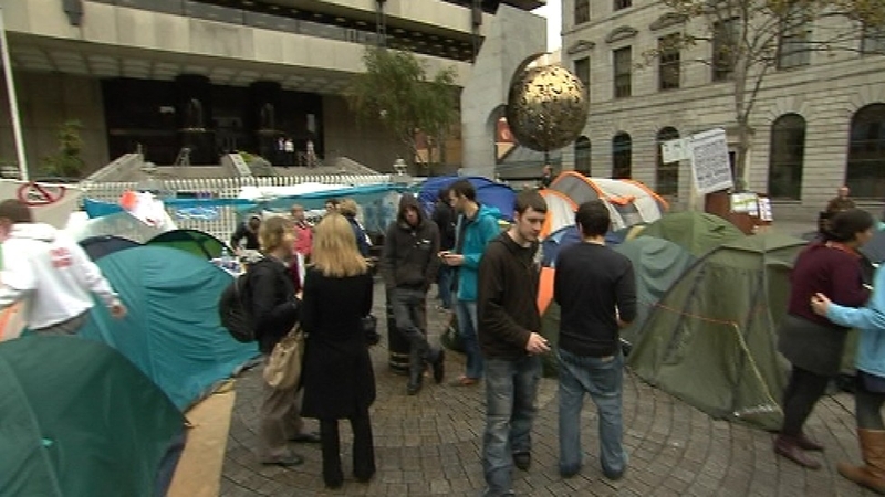 The group says it has no plans to end its occupation of the area in front of the Central Bank