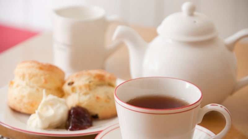 Scones with Lavender Cream: Vintage Style!