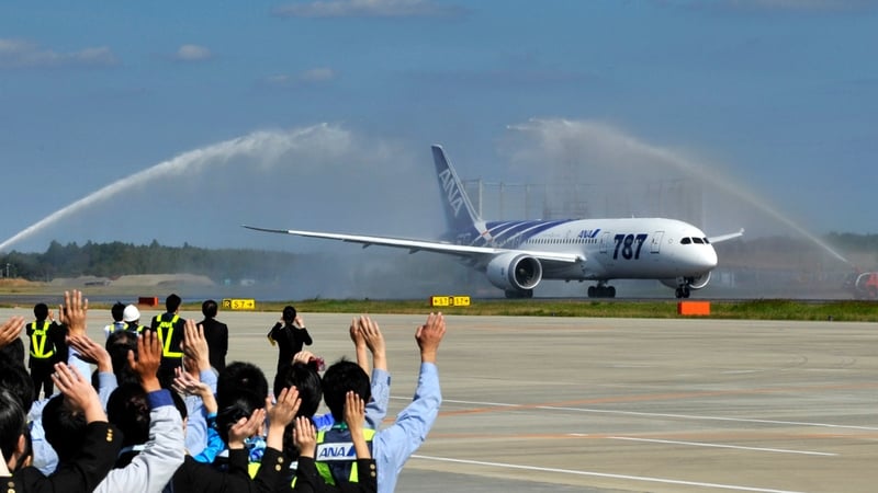 Saying hello to the Boeing Dreamliner
