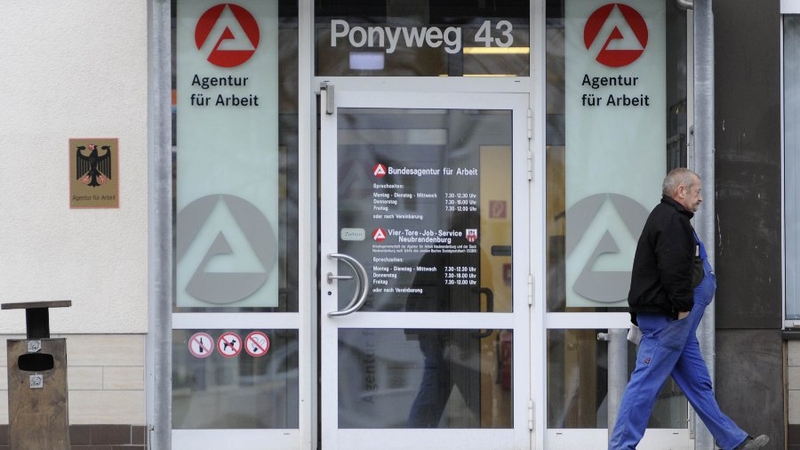 The number of people registered as unemployed in Germany fell by a seasonally-adjusted 8,000 to 2.792 million