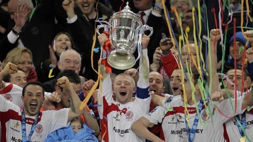 Richie Ryan lifts the FAI Ford Cup