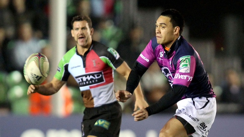 Fly-half Miah Nikora off-loads the ball