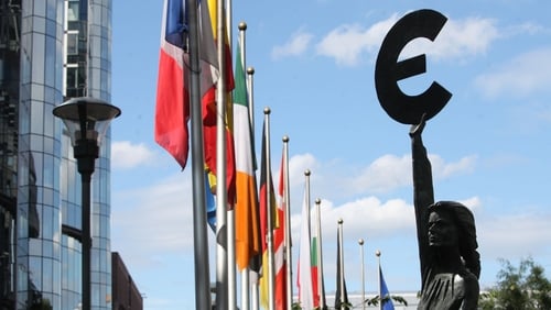 Eurozone finance ministers meet to agree on boosting the EFSF
