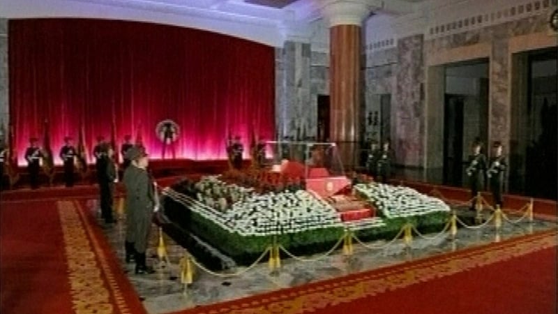 Kim Jong-il's body lying in state