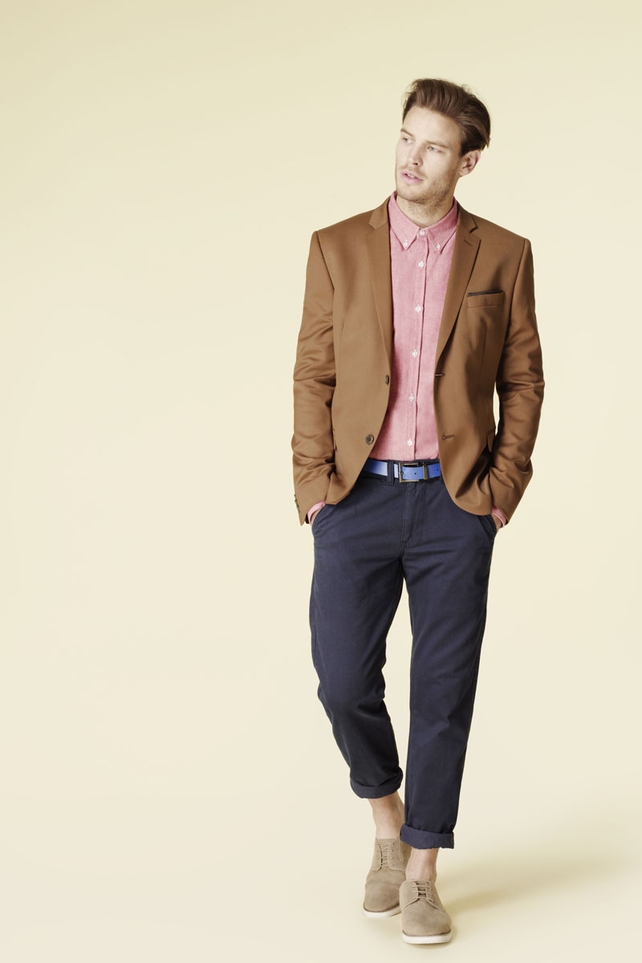 Blazer €49.99, Shirt €17.99, chinos €24.99, reversable belt €11.99, camel shoes €29.99